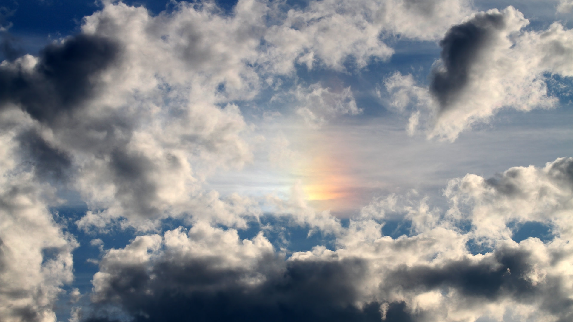 体育跨界合作：F1携手大型品牌联名，f1esports