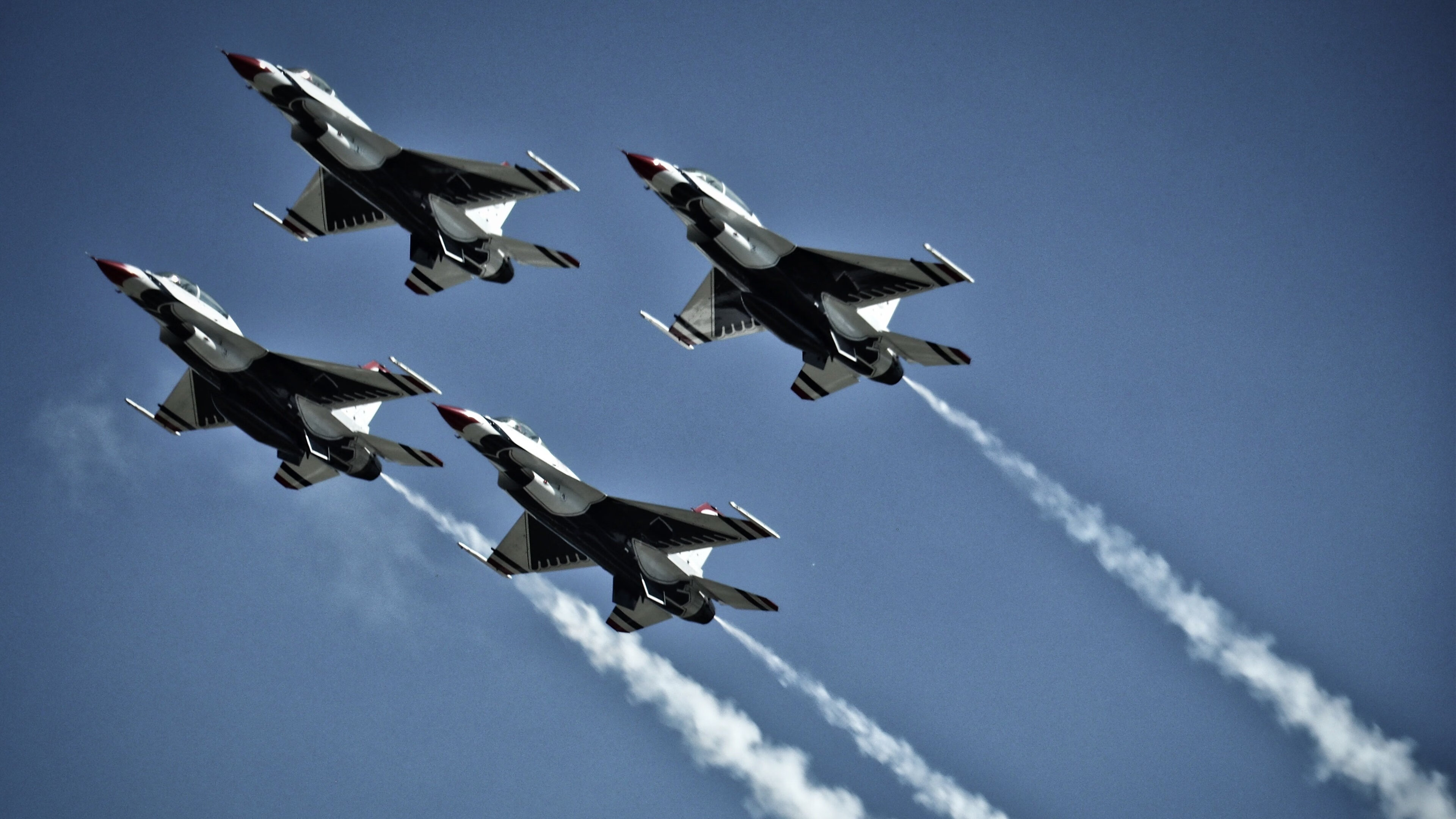 AYX GAMING-勇士队攻防两端表现均衡，勇士队防守效率