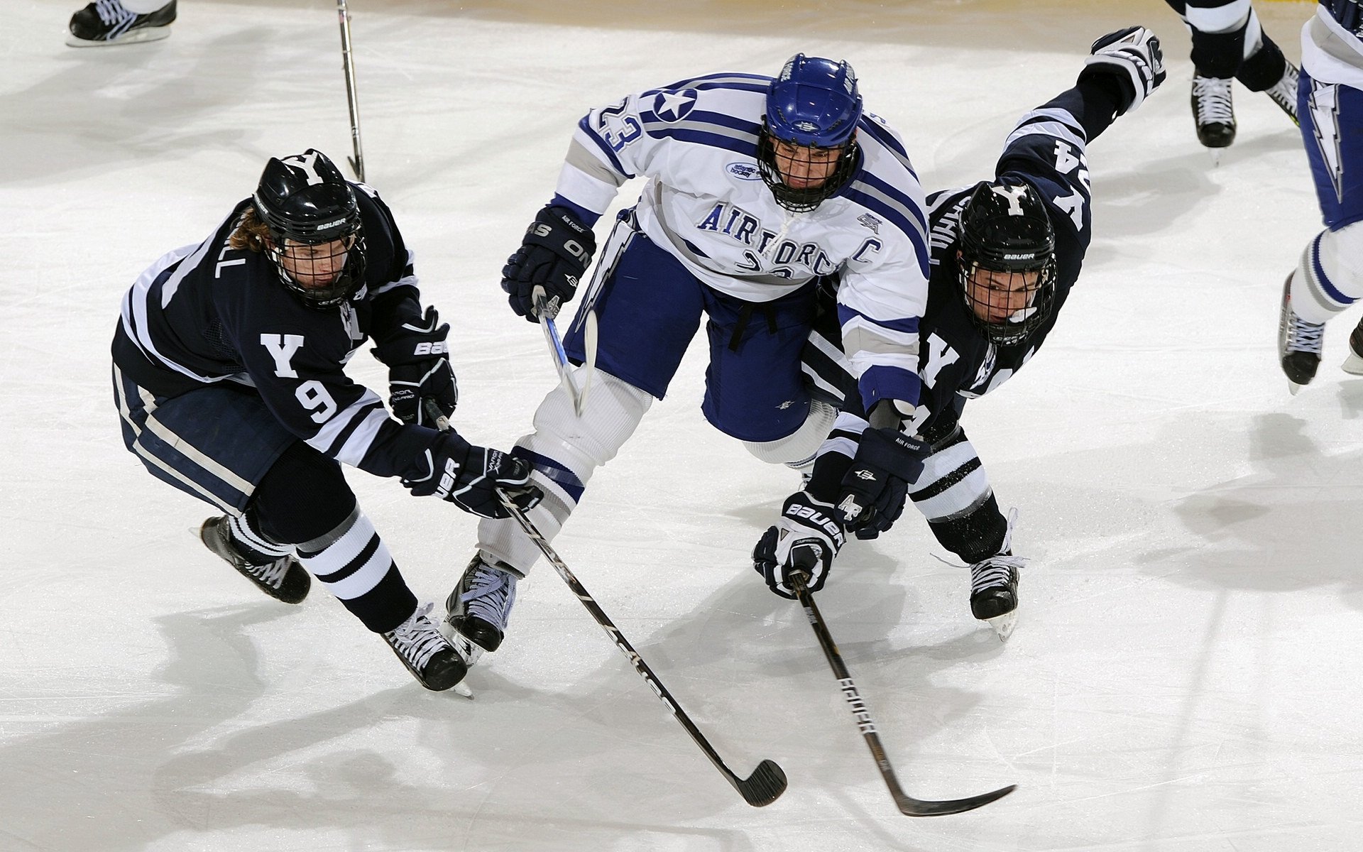AYX体育-乌拉圭男足在巴黎奥运会上展示了高水平的战术执行力，乌拉圭著名足球运动员